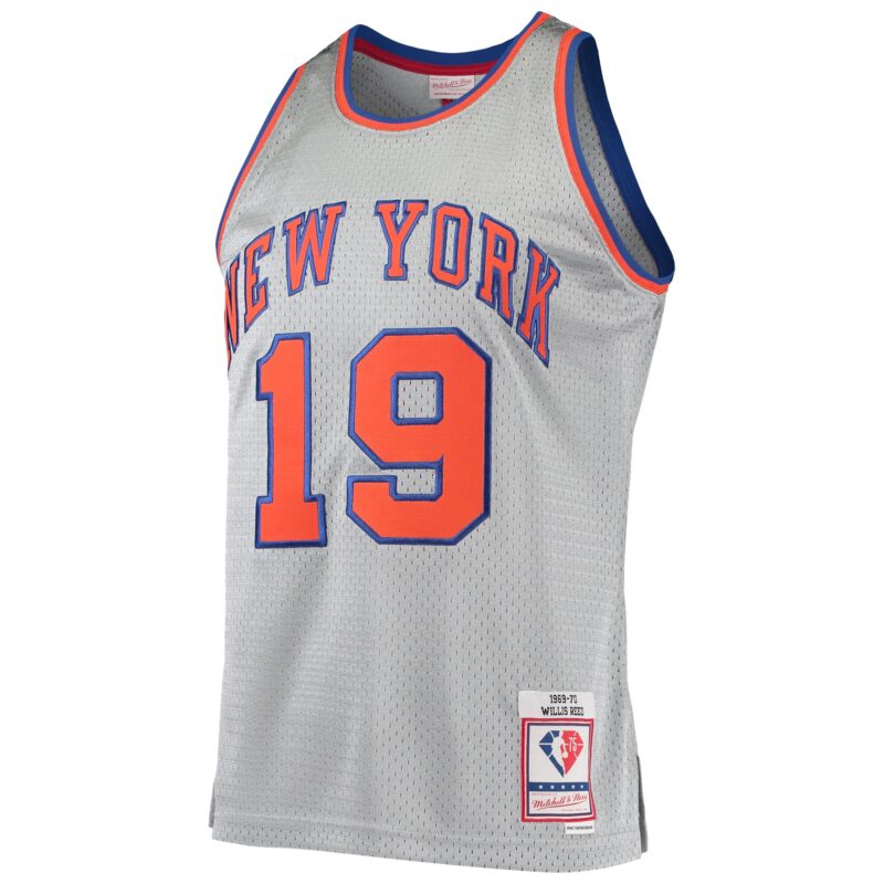 Willis Reed New York Knicks Mitchell & Ness 75th Anniversary 1969/70 Hardwood Classics Swingman Jersey - Silver - Image 2